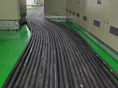 建阳如何根据理论计算公式计算温度对特定电压测量结果的影响？